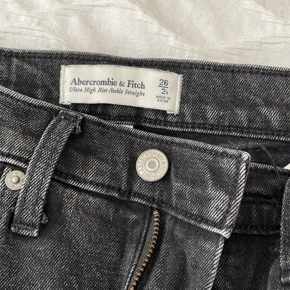 Abercrombie & Fitch Ultra High Rise Ankle Straight - Picture 4 of 6